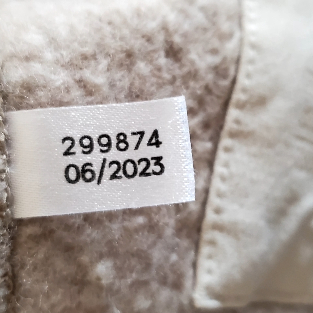 Outdoor Voices Mega Fuzzy Wool Fleece Crewneck Pullover, Oatmeal, XL, EUC - Picture 11 of 15